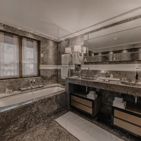 Ultima Hotel 5*