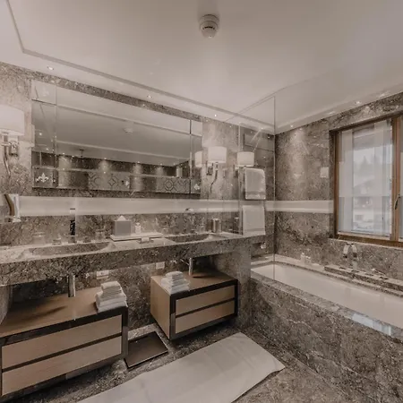 فندق Ultima 5*