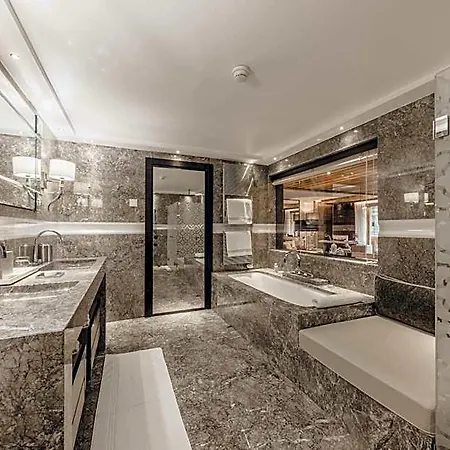 Ultima Hotel 5*